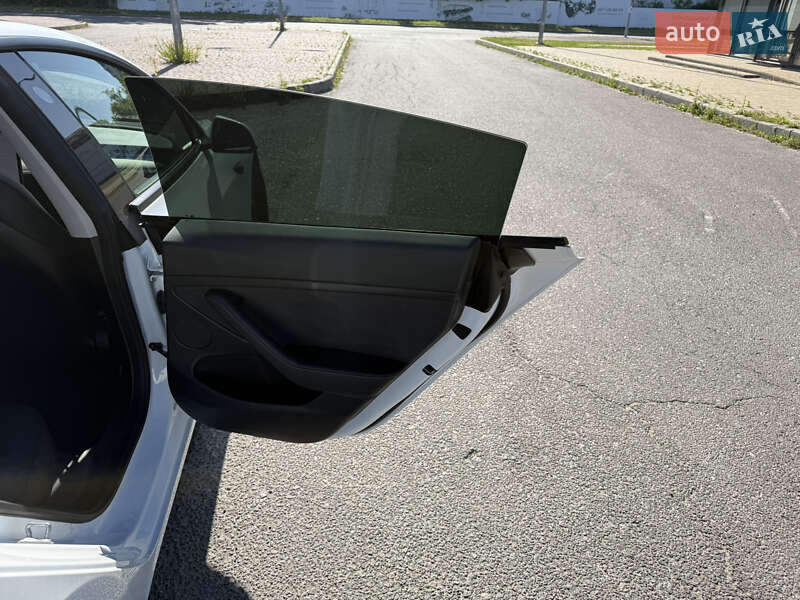 Седан Tesla Model 3 2021 в Львові