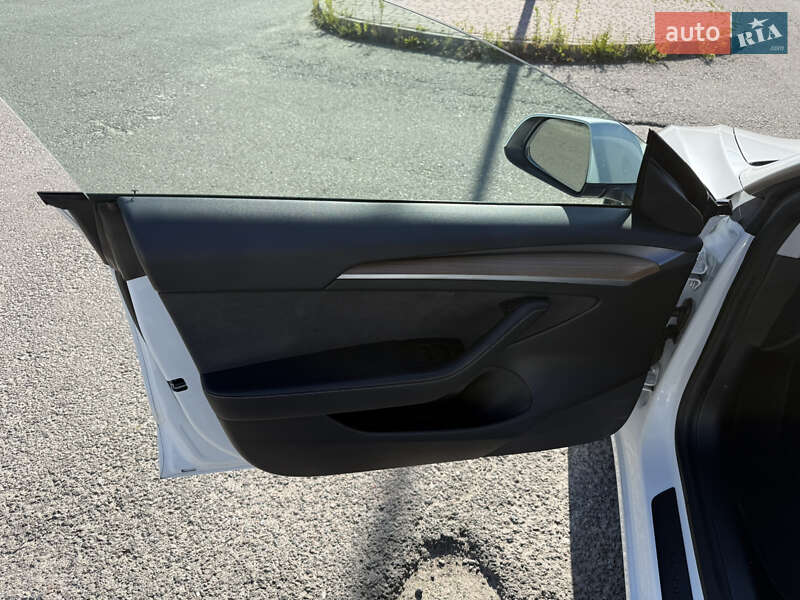 Седан Tesla Model 3 2021 в Львові