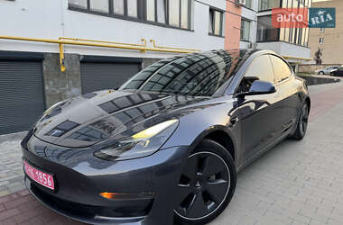 Седан Tesla Model 3 2021 в 
