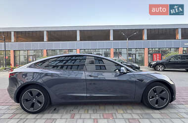 Седан Tesla Model 3 2021 в 