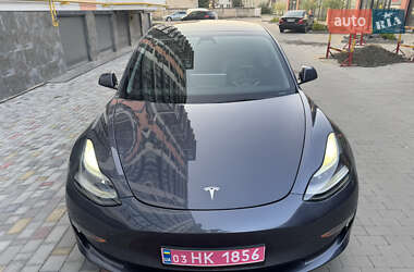 Седан Tesla Model 3 2021 в 