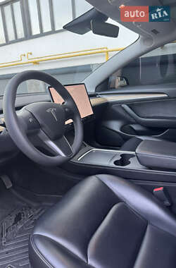 Седан Tesla Model 3 2021 в 