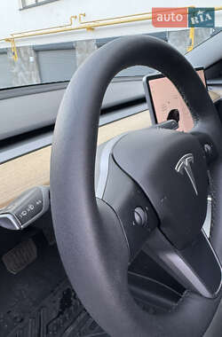 Седан Tesla Model 3 2021 в 
