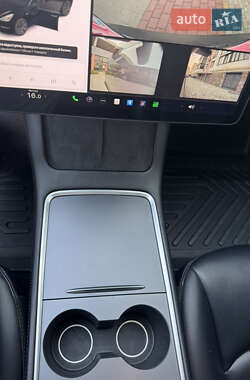 Седан Tesla Model 3 2021 в 