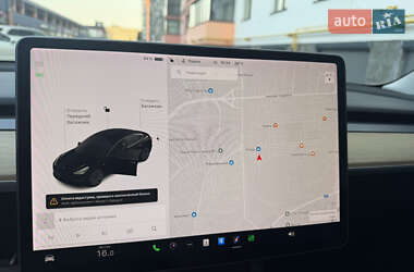 Седан Tesla Model 3 2021 в 