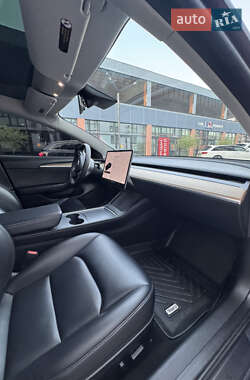 Седан Tesla Model 3 2021 в 