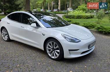 Седан Tesla Model 3 2020 в Львові