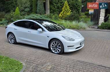 Седан Tesla Model 3 2020 в 