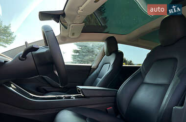 Седан Tesla Model 3 2020 в 