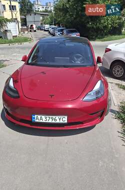 Седан Tesla Model 3 2021 в 