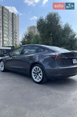 Седан Tesla Model 3 2023 в 