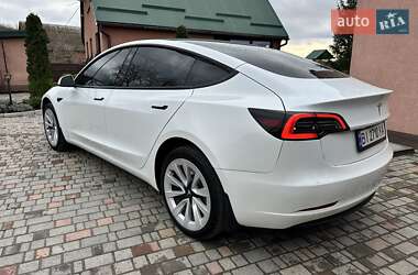 Седан Tesla Model 3 2023 в 