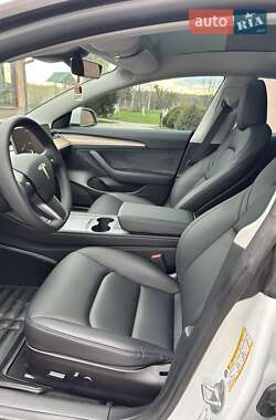 Седан Tesla Model 3 2023 в 