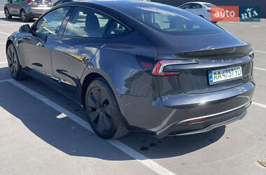 Седан Tesla Model 3 2024 в 