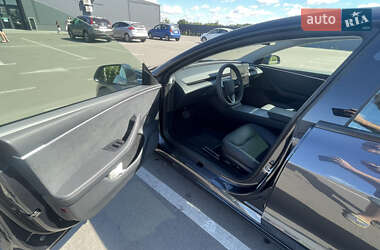 Седан Tesla Model 3 2024 в 