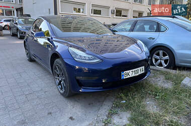 Седан Tesla Model 3 2019 в Львове