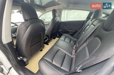 Седан Tesla Model 3 2021 в 