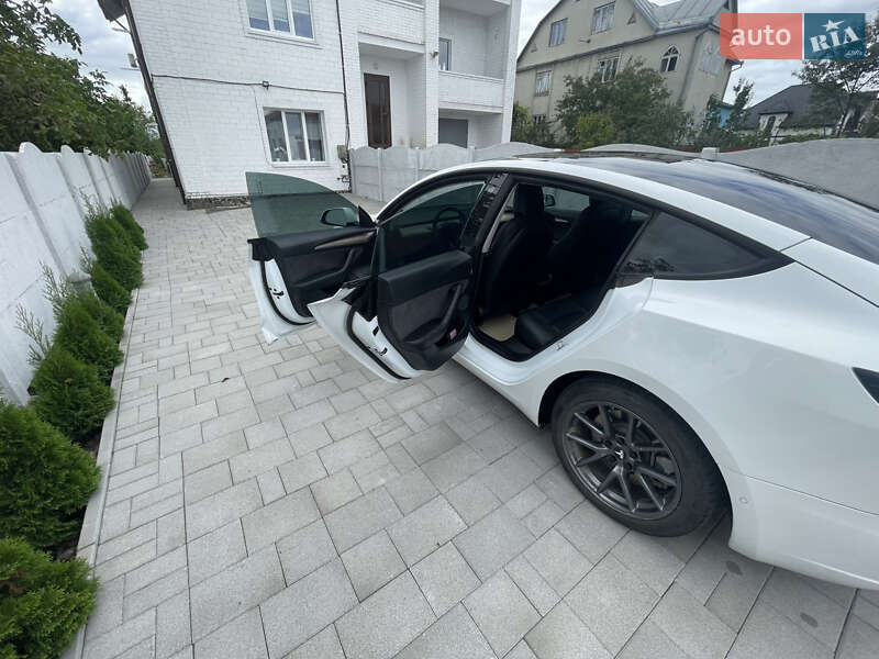 Седан Tesla Model 3 2021 в Рівному