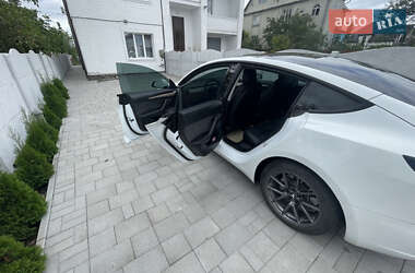Седан Tesla Model 3 2021 в 