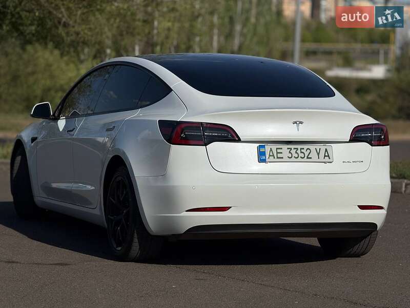 Седан Tesla Model 3 2021 в Каменском