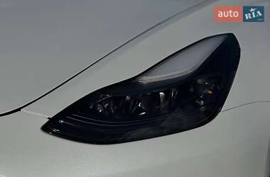 Седан Tesla Model 3 2021 в 