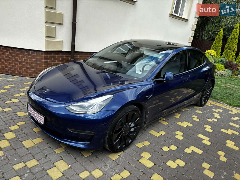 Седан Tesla Model 3 2023 в Львові