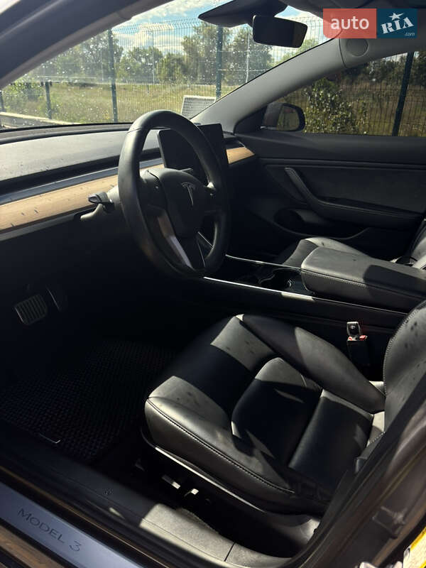 Седан Tesla Model 3 2019 в Киеве