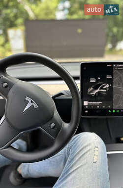 Седан Tesla Model 3 2022 в 