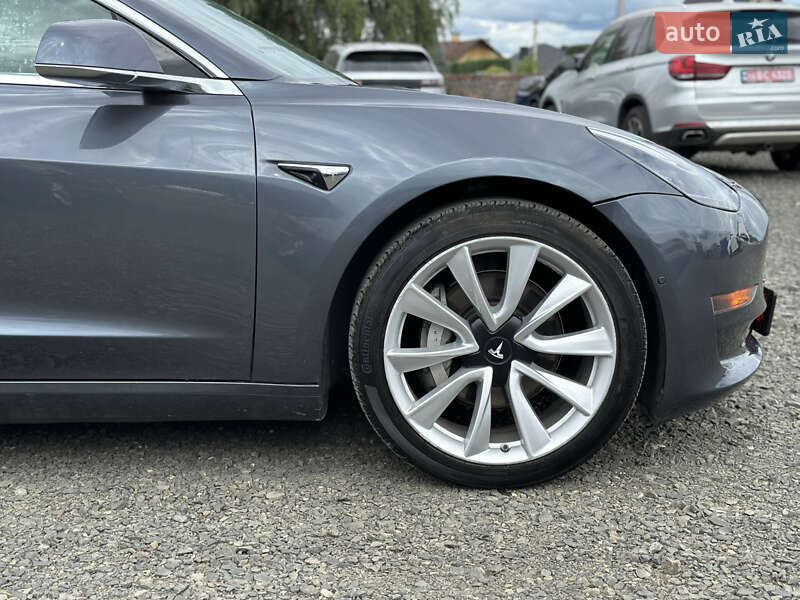 Седан Tesla Model 3 2018 в Луцке