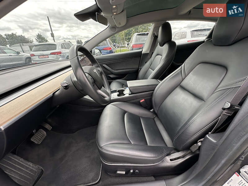Седан Tesla Model 3 2018 в Луцке