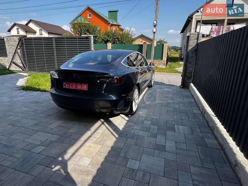 Седан Tesla Model 3 2019 в Виннице