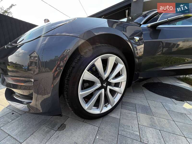 Седан Tesla Model 3 2019 в Виннице