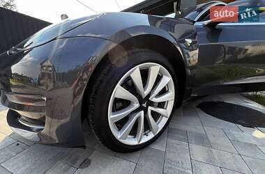 Седан Tesla Model 3 2019 в 