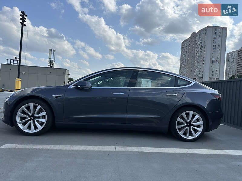 Седан Tesla Model 3 2018 в Петропавлівській Борщагівці