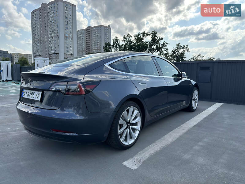 Седан Tesla Model 3 2018 в Петропавлівській Борщагівці