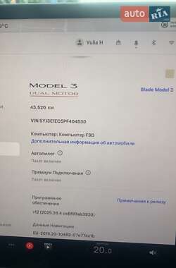 Седан Tesla Model 3 2022 в 