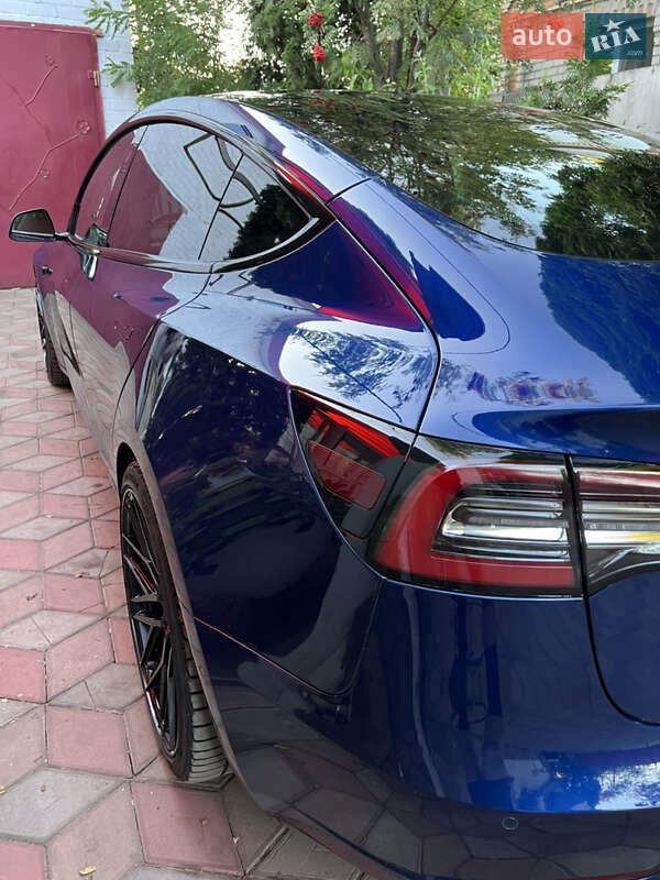 Седан Tesla Model 3 2019 в Житомирі