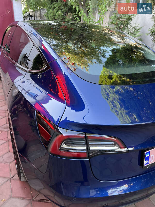 Седан Tesla Model 3 2019 в Житомирі