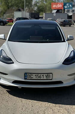 Седан Tesla Model 3 2021 в 