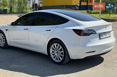 Седан Tesla Model 3 2021 в 