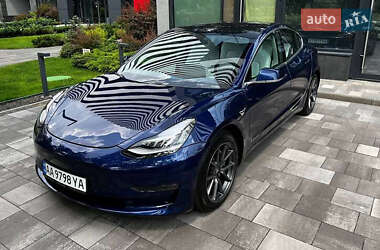 Седан Tesla Model 3 2018 в Киеве