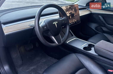Седан Tesla Model 3 2022 в 
