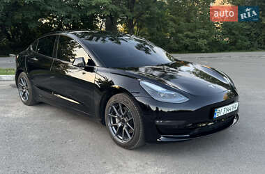 Седан Tesla Model 3 2022 в 