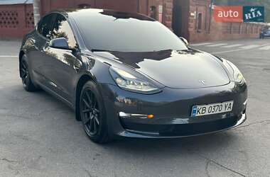 Седан Tesla Model 3 2022 в 