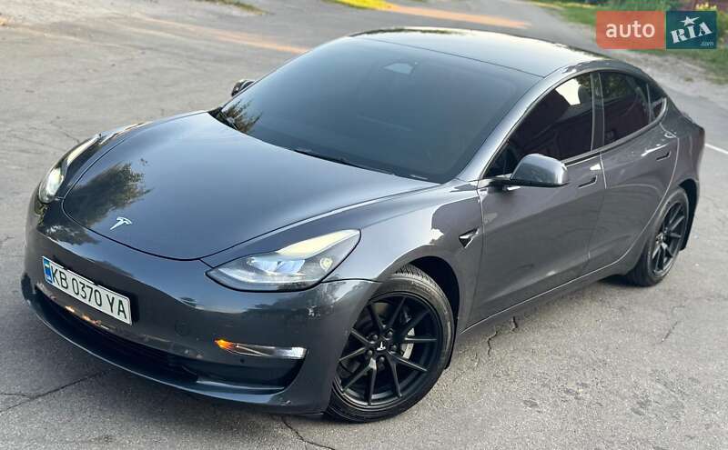 Седан Tesla Model 3 2022 в 