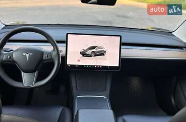 Седан Tesla Model 3 2022 в 