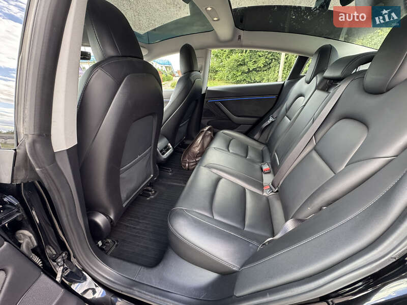 Седан Tesla Model 3 2019 в Києві