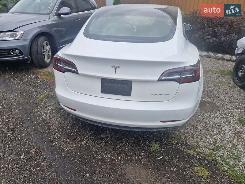 Седан Tesla Model 3 2022 в Кременчуці