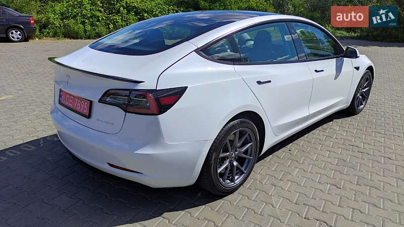 Седан Tesla Model 3 2022 в Києві