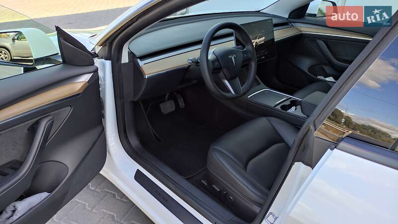 Седан Tesla Model 3 2022 в Києві